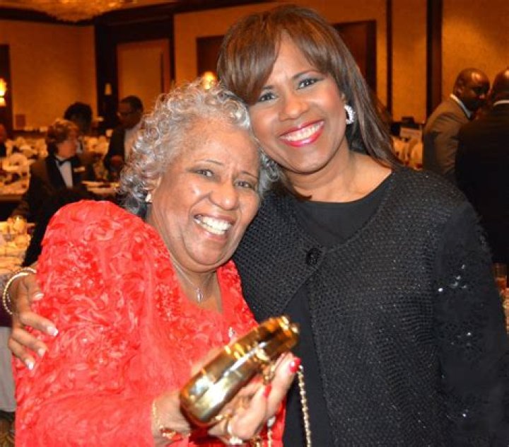 Melanie Lawson Bio, Wiki, Age, Height, Husband, Kids, Family, KTRK, Salary and Net Worth