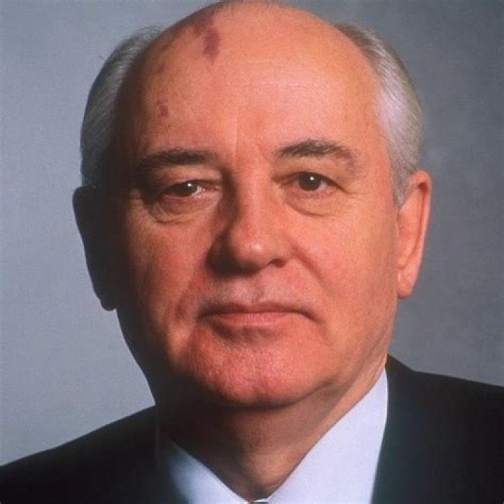 Mikhail Gorbachev Biography - Facts, Childhood, Family Life & Achievements