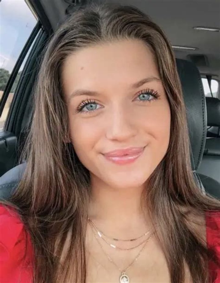 Mimi Drabik - Bio, Facts, Family Life of YouTuber