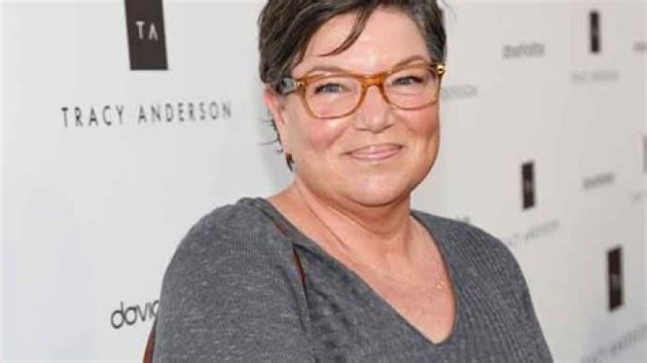 Mindy Cohn Height, Weight, Net Worth, Age, Birthday, Wikipedia, Who, Nationality, Biography