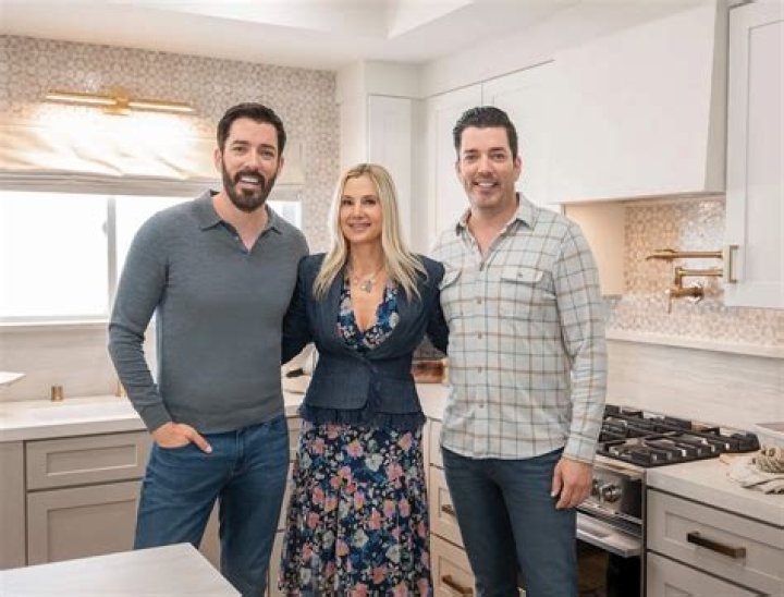 Where does Mira Sorvino live?