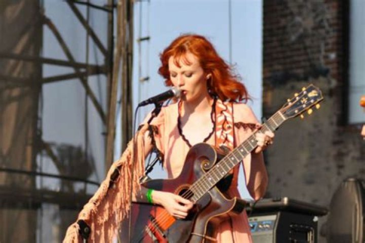 Model Karen Elson Admits She Had “Traumatizing Experience” With Ryan Adams As Misconduct Claims Against Singer Grow