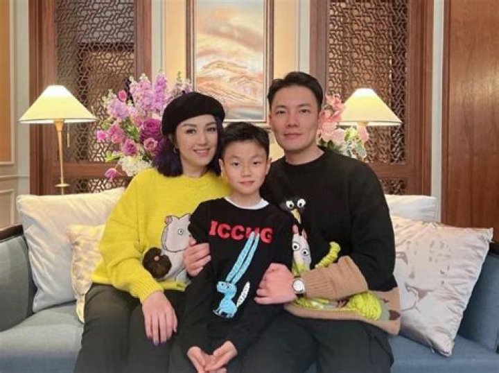 Momo Yeung family, husband, children, parents, siblings