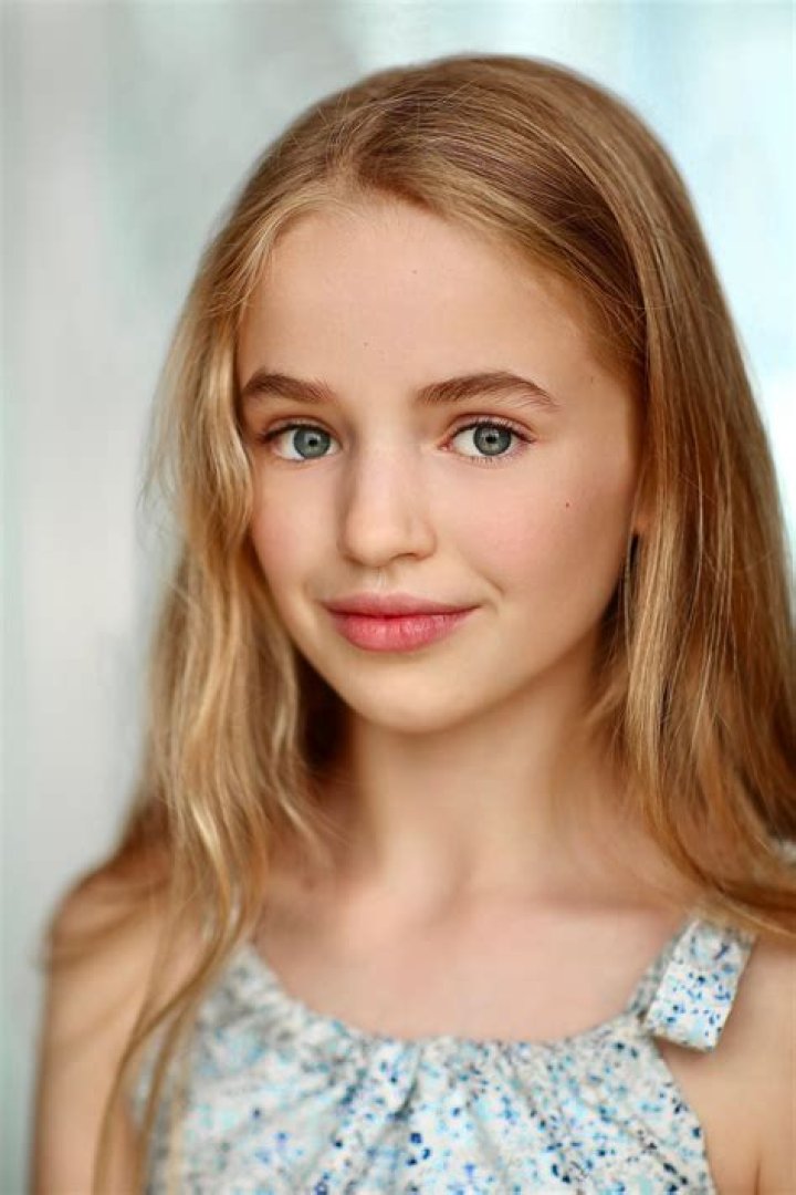 Nell Fisher Wiki, Age, Parents, Height & School