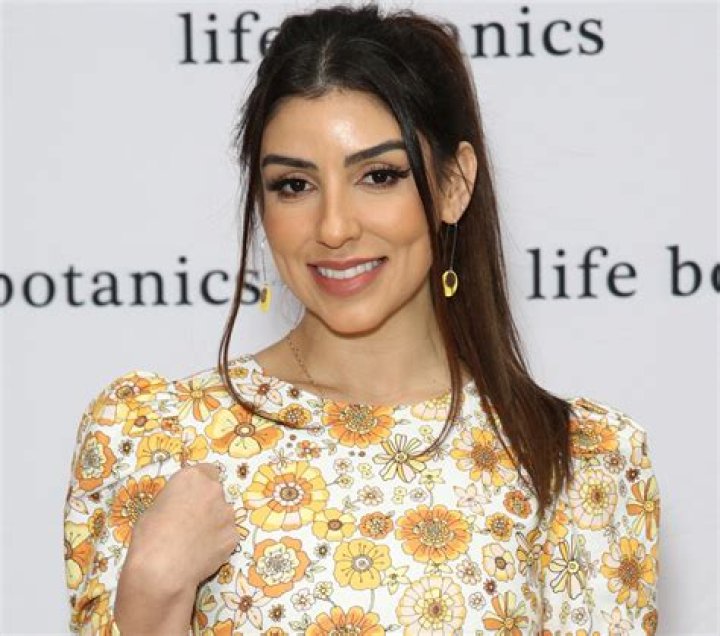 Carolina Santos in Bathing Suit Has "That Sun Glow" — Celebwell