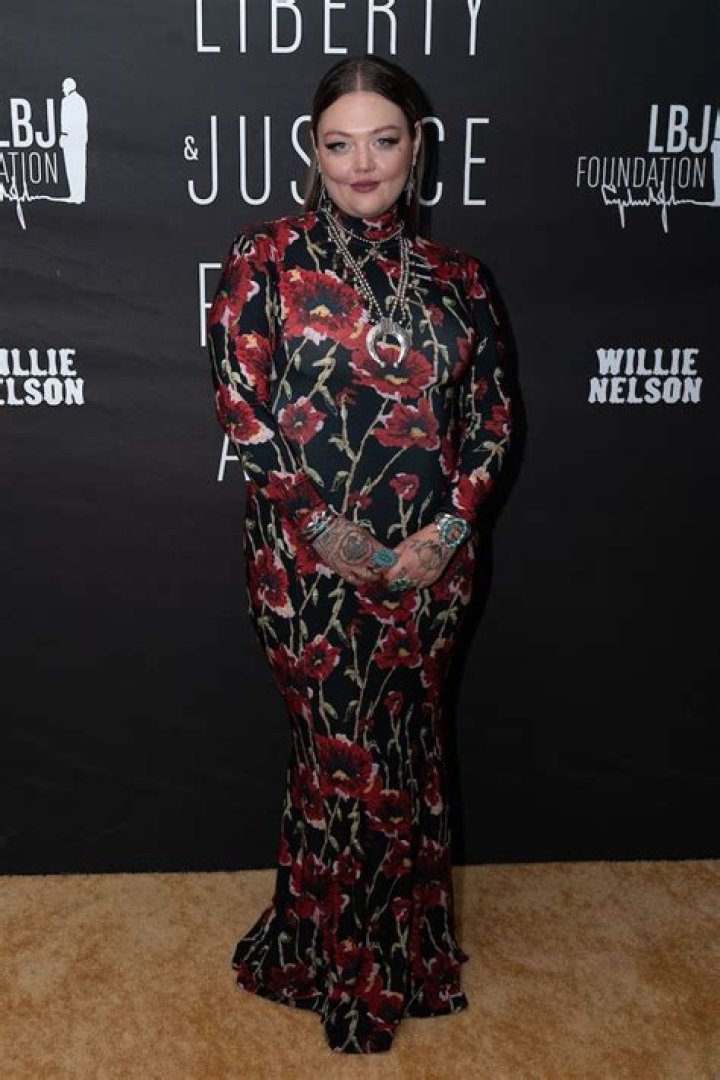 Elle King in Bathing Suit Says "Who is She" — Celebwell