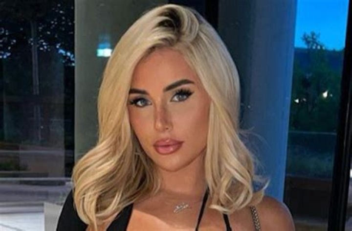 Ellie Brown in Bathing Suit Enjoys the "Weekend" — Celebwell