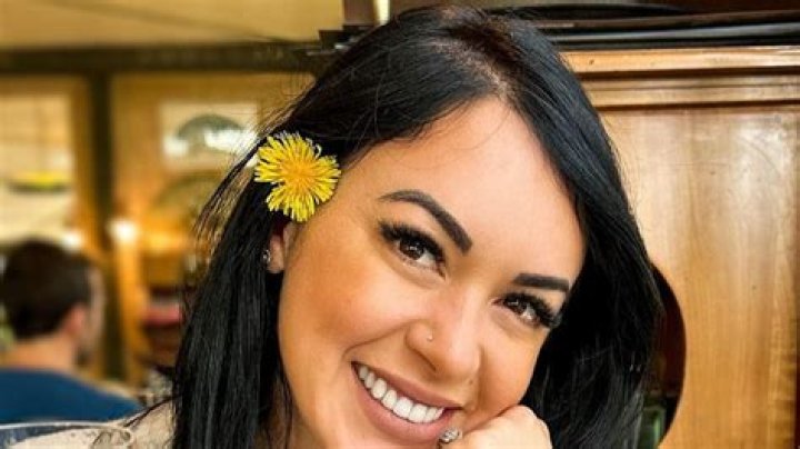 Imaray Ulloa in Bathing Suit Says "Find the Two Mistakes" — Celebwell