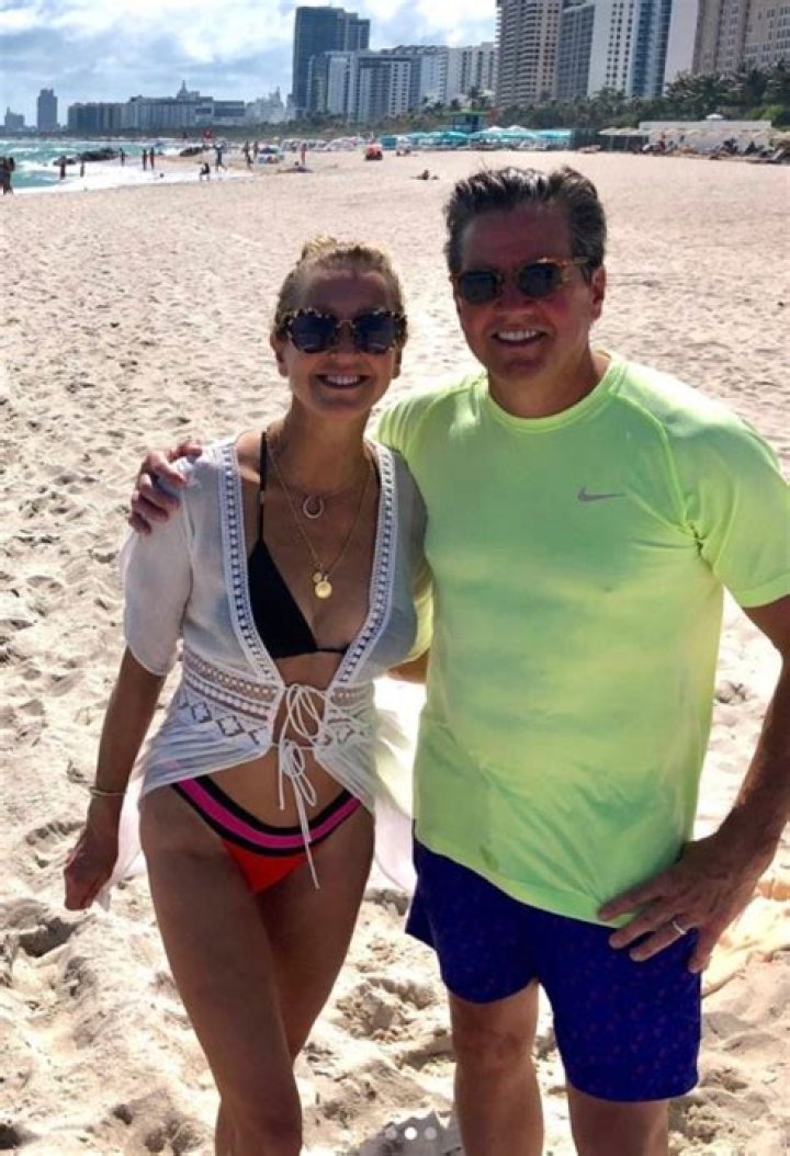 Lara Spencer in Bathing Suit Says "Happy Valentine's Day" — Celebwell