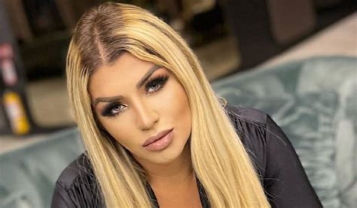 Mariana González in Bathing Suit Says "Live Your Dreams" — Celebwell