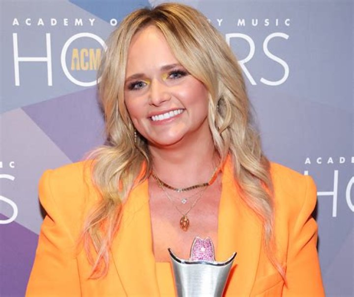 Miranda Lambert in Bathing Suit Has the "Best Girls Weekend" — Celebwell