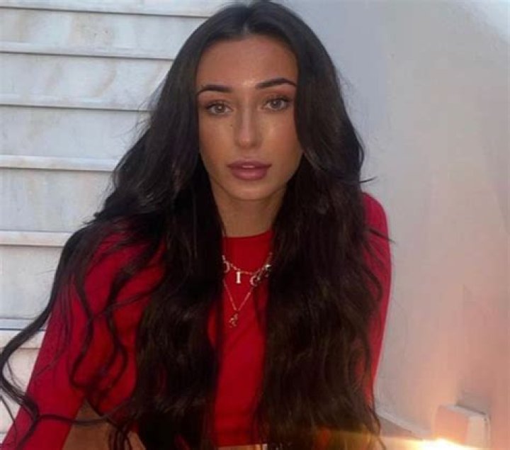 Molly Conlin in Bathing Suit is "Stunning"  — Celebwell