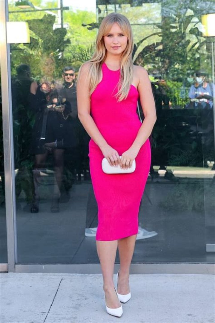 Sailor Brinkley-Cook in Bathing Suit is "Gorgeous" — Celebwell