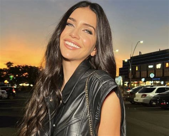 Zaira Nara in Bathing Suit is "Divino" — Celebwell