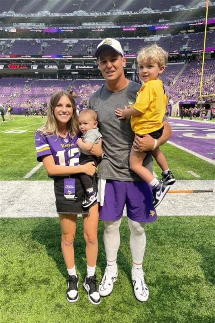 Nick Mullens family, wife, children, parents, siblings