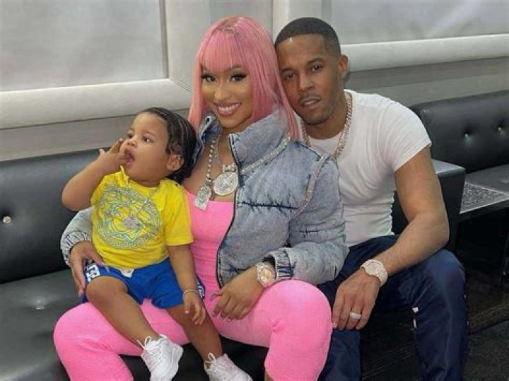 Nicki Minaj Fans Convinced She Is Pregnant – Here’s Why!