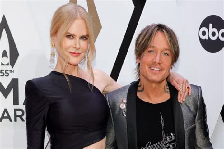 Nicole Kidman Shows PDA With Hubby Keith Urban Mid Concert And Fans Love It