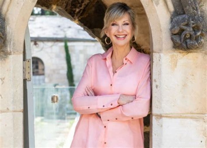 Olivia Newton-John At Center Of $13,000 Stolen Identity Scam