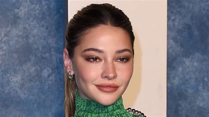 Outer Banks Star Madelyn Cline Shares Swimsuit Photo From the Maldives