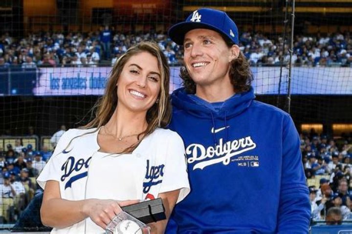 Who is Kyle Schwarber's wife?