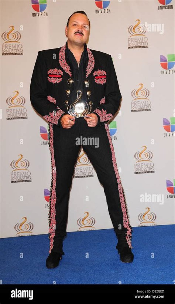 Pepe Aguilar Age, Height, Parents, Wife, Children, Net Worth