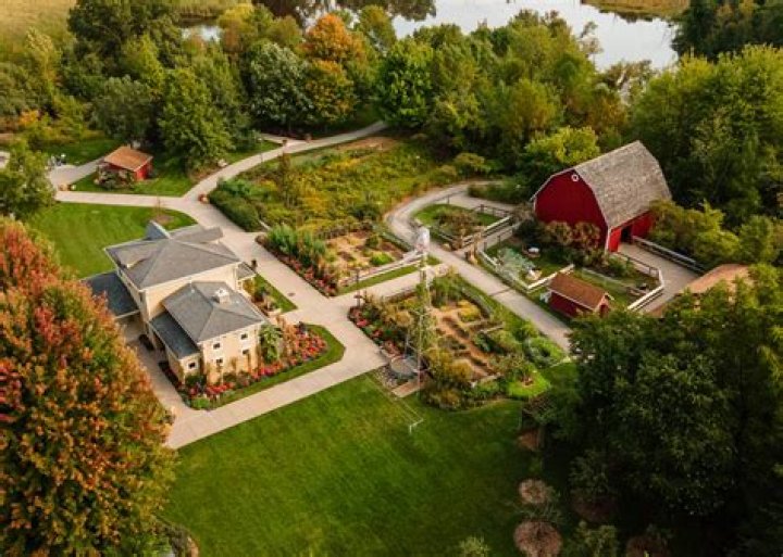 Where does Peter Meijer live?