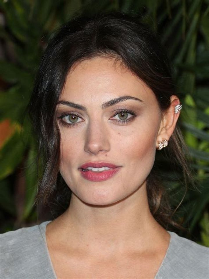 Phoebe Tonkin Biography - Facts, Childhood, Family Life & Achievements of Actress