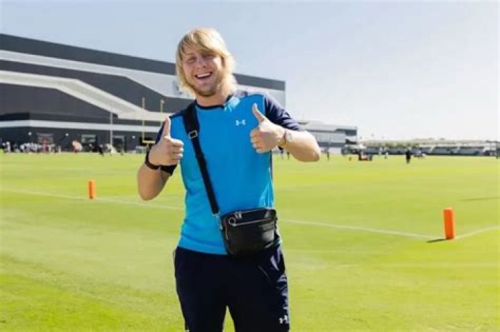 Post Malone Sparks Concern Among Fans Due To Recent Goofy And Eccentric Performance