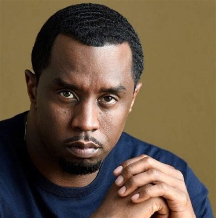 Sean Combs Biography - Facts, Childhood, Family Life & Achievements