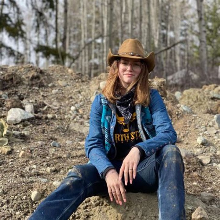 
Rain Brown On Alaskan Bush Family Deals With The Loss Of Father & Is Looking For Treatments 