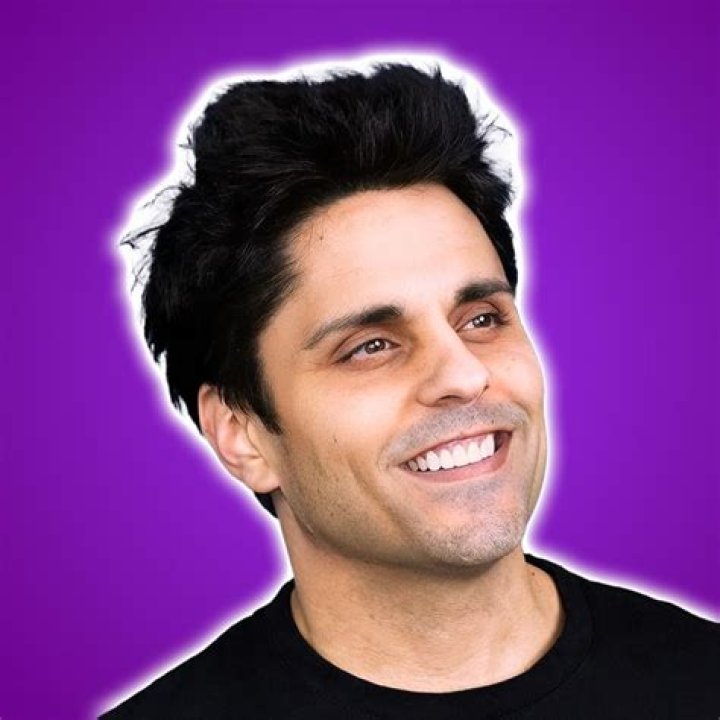Ray William Johnson Biography - Facts, Childhood, Family & Achievements of Actor, Comedian & Rapper