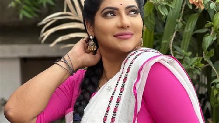 
Reshma Nandhu Height, Weight, Net Worth, Age, Birthday, Wikipedia, Who, Nationality, Biography 