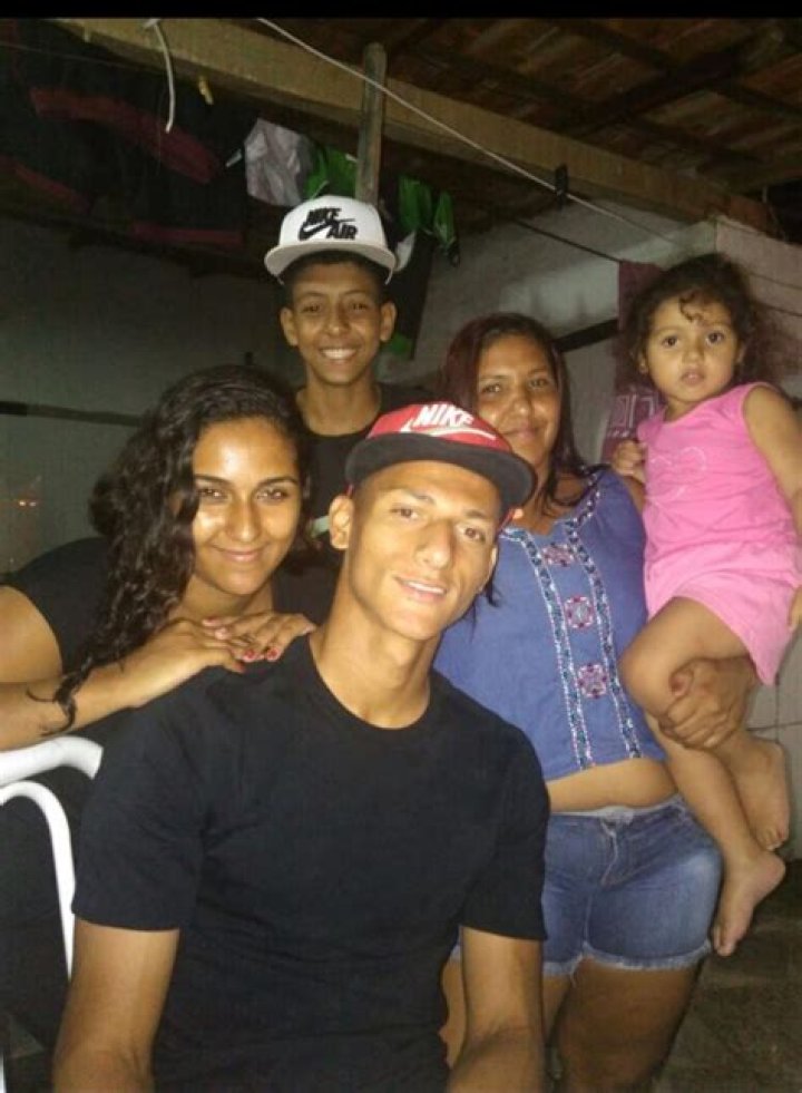 Richarlison family, wife, children, parents, siblings