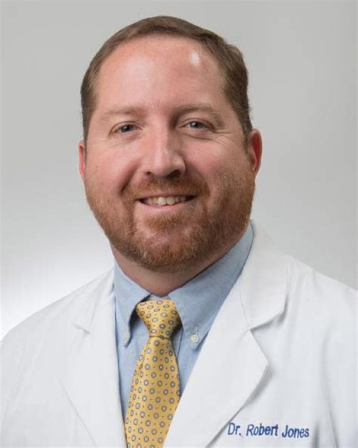 Dr. Robert Jones Jr., MD – Brooklyn Heights, OH