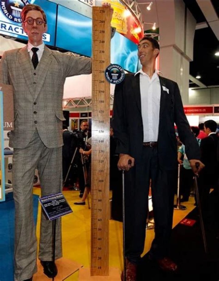 Robert Wadlow: Height, Shoe Size & Death of the World’s Tallest Man Ever