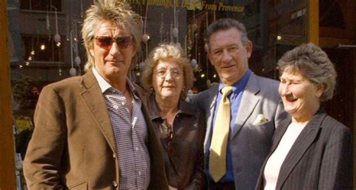 
Rod Stewart Pays Tribute to Late Brother Bob: ‘Two of My Best Mates Gone Within Just a Few Months’ 