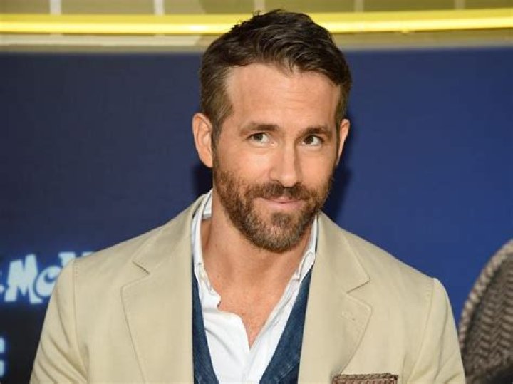 Ryan Reynolds Offers Massive $5,000 Reward For A Woman’s Special Teddy Bear To Be Returned!