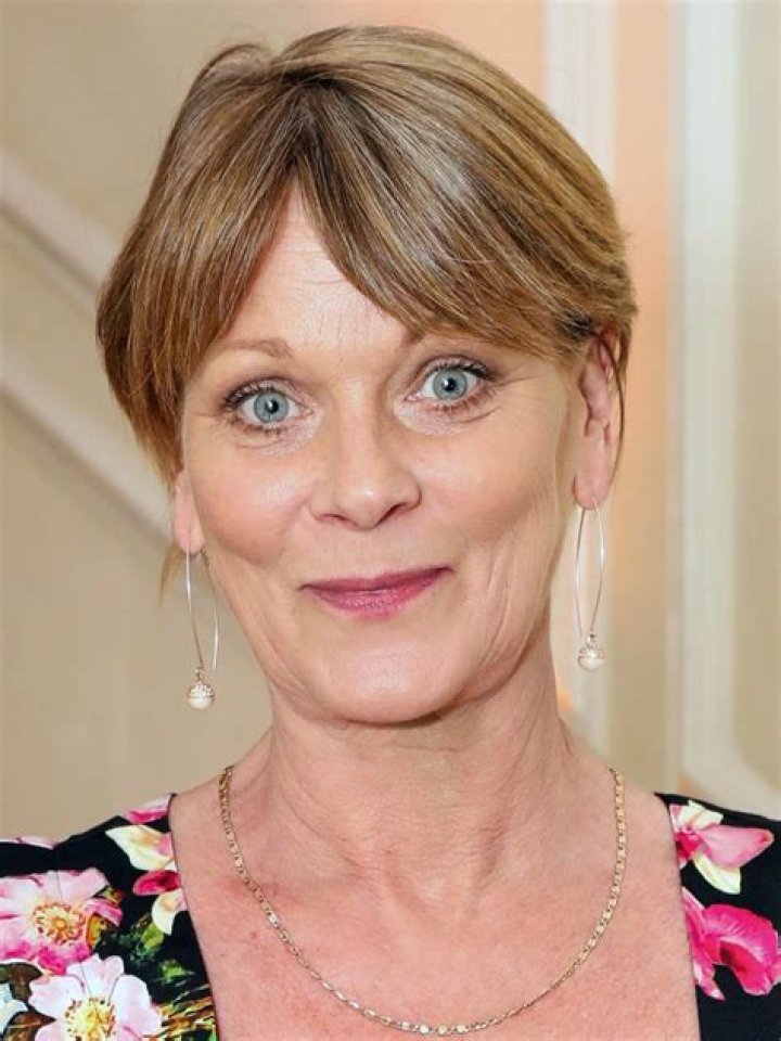 Samantha Bond Biography - Facts, Childhood, Family Life & Achievements