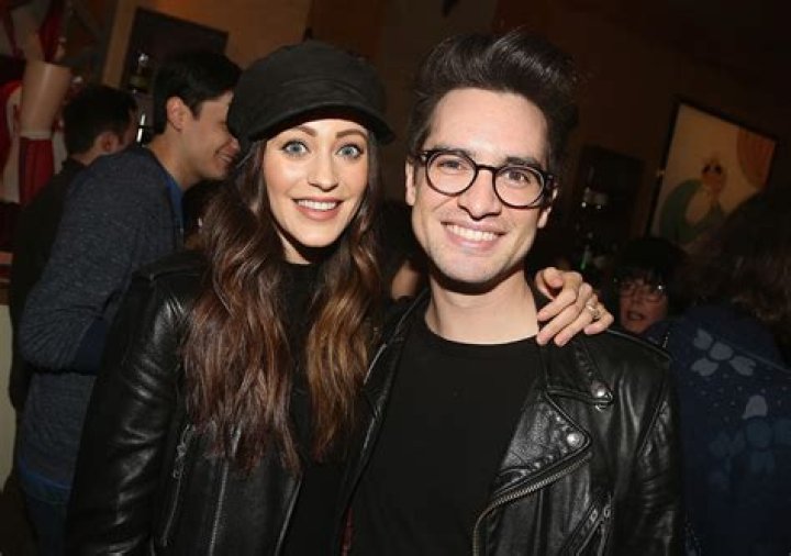 Sarah Urie Biography - Facts, Childhood, Family Life & Achievements
