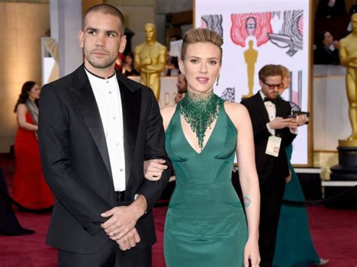 Scarlett Johansson Dishes Marriage To Ryan Reynolds