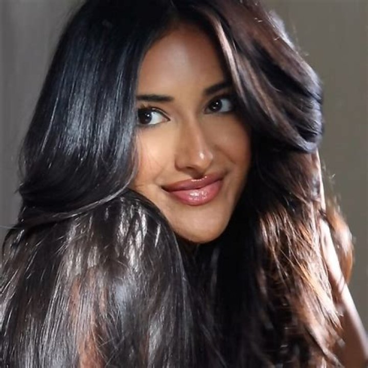 Seerat Saini Height, Weight, Net Worth, Age, Birthday, Wikipedia, Who, Nationality, Biography