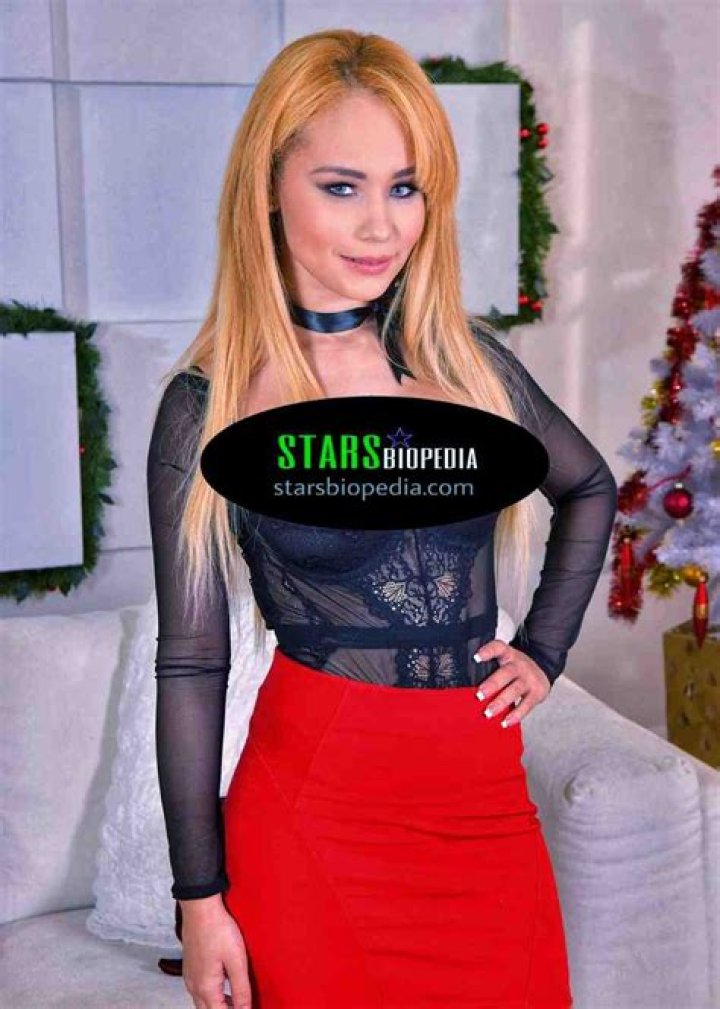 Shivangi Joshi (Naira) Wiki, Bio, Age, Height, Weight, Boyfriend, Family, Career, Net Worth, Facts