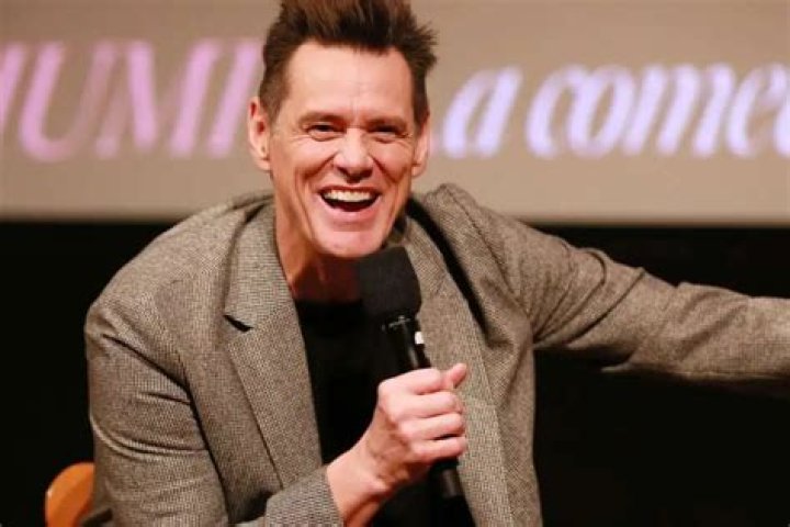Social Media Dubs Jim Carrey As ‘Sleazeball’ For His Recent Flirtatious Interview