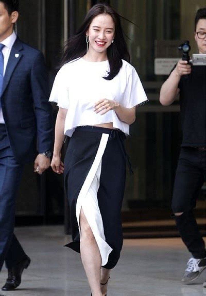 Song Ji-hyo Height Weight Shoe Size Body Measurements Facts