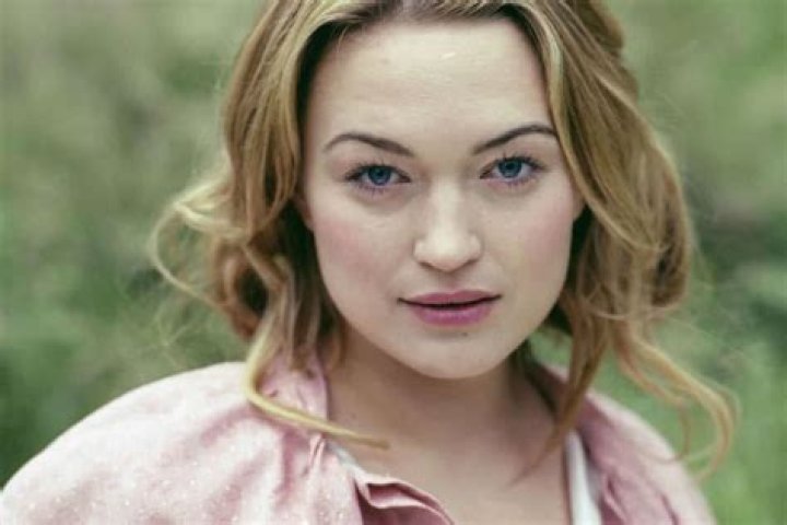 Sophia Myles’ Father Dies After Fight With Coronavirus