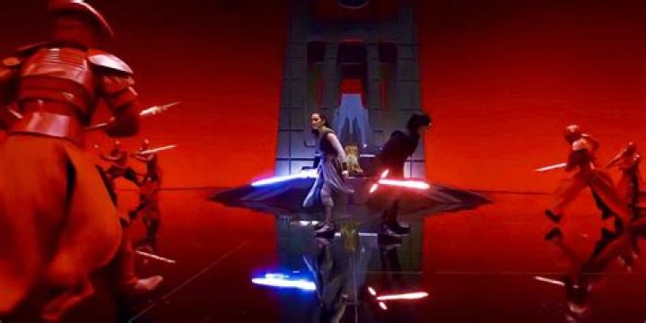 Star Wars: The Last Jedi Throne Room Scene Changed One Major Detail From The Script