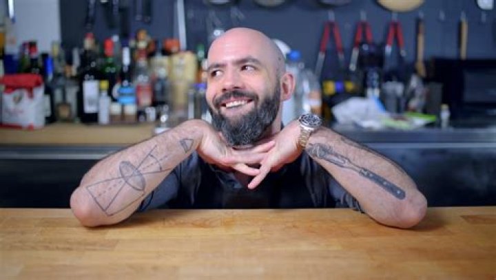 Sven Kramer: Girlfriend, net worth, tattoos, smoking & body facts