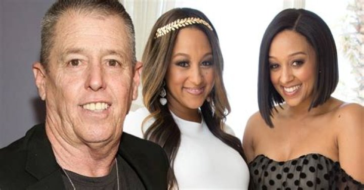 Tahj Mowry parents: Darlene Mowry, Timothy Mowry