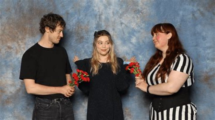 The pics of Joseph Quinn at the Philadelphia Fan Expo are the best way to start your week