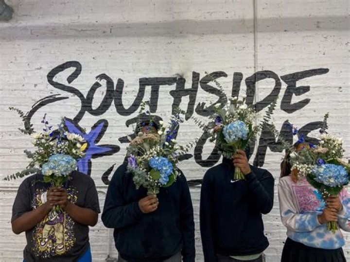 
This Chicago Couple Turns Vacant Lots into Flower Farms, Employs Local Youth as Florists: ‘There’s Hope’ 